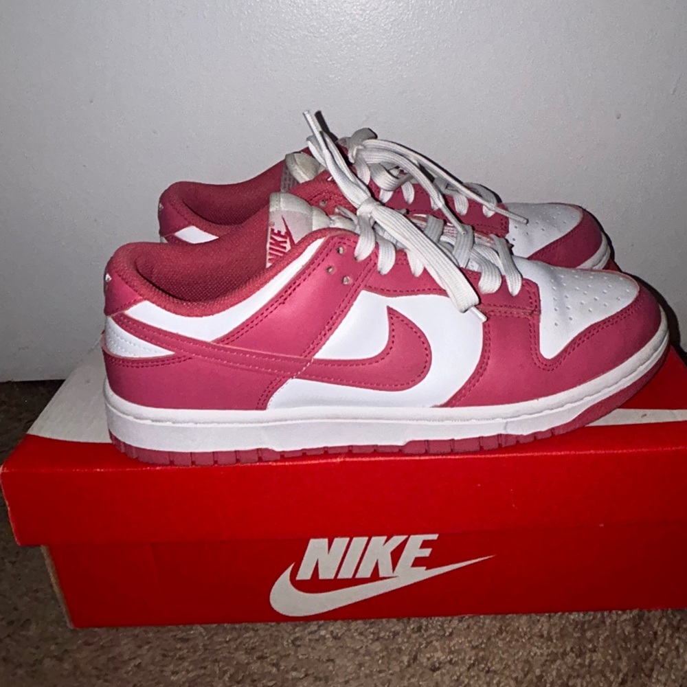 Woman Pink low Nike Dunks